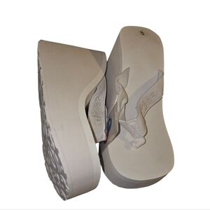 ZOOP Women's White Flip Flops